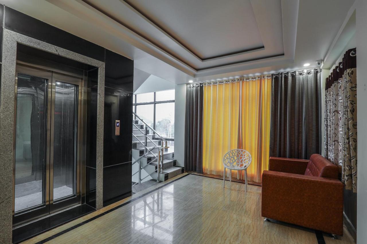 Oyo 16155 Hotel Dcm Grand วิเจยาวารา ภายนอก รูปภาพ