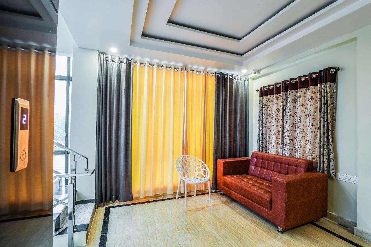 Oyo 16155 Hotel Dcm Grand วิเจยาวารา ภายนอก รูปภาพ